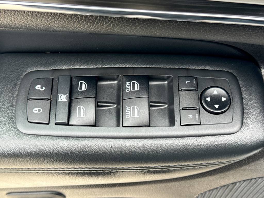 Thumbnail: 2021 Jeep Grand Cherokee - 21