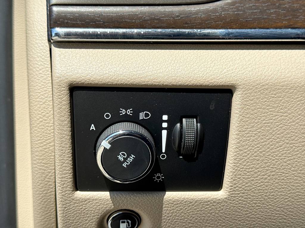 Thumbnail: 2017 Jeep Grand Cherokee - 32