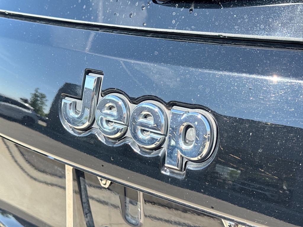 Thumbnail: 2017 Jeep Grand Cherokee - 6
