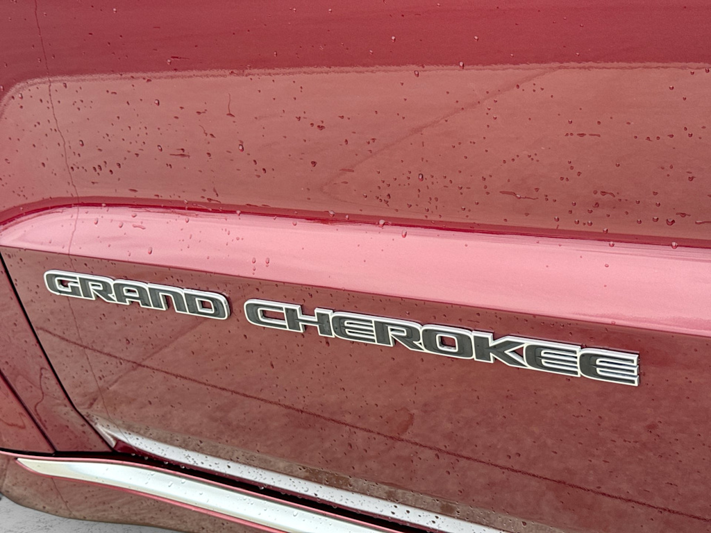 Thumbnail: 2017 Jeep Grand Cherokee - 18