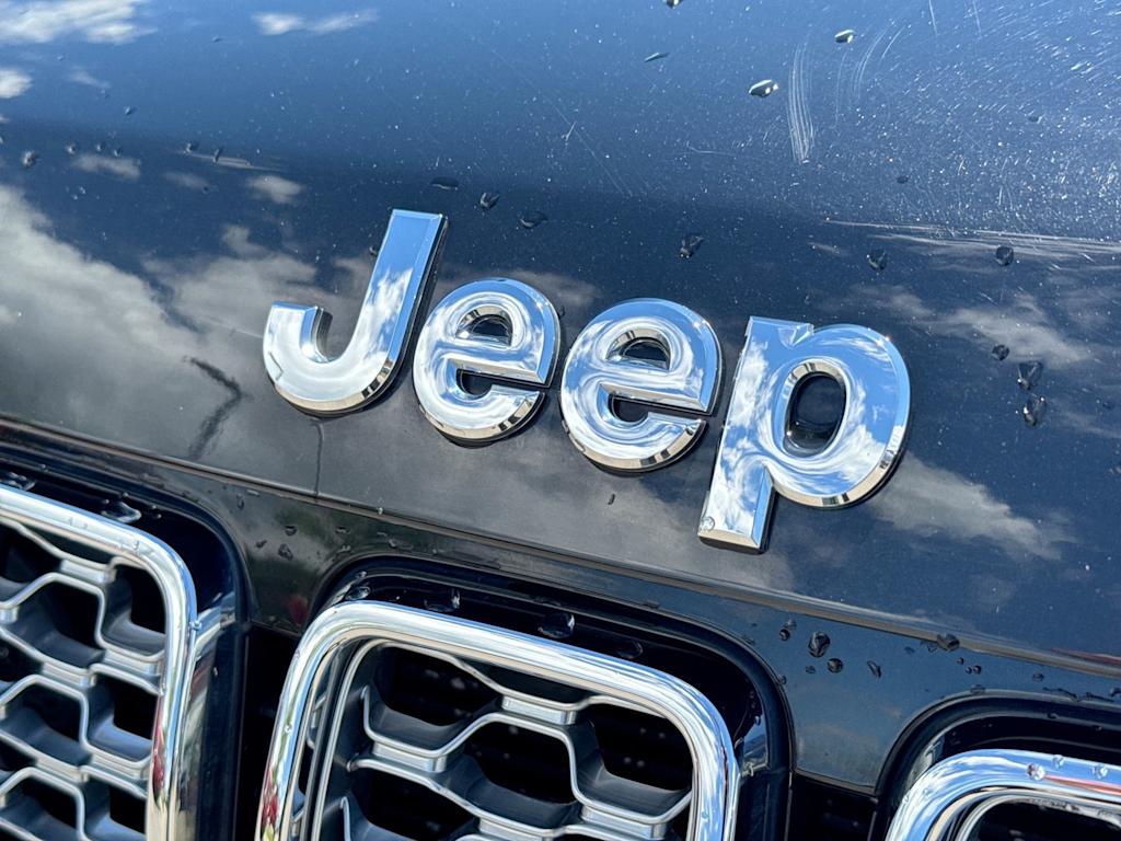 Thumbnail: 2018 Jeep Grand Cherokee - 7