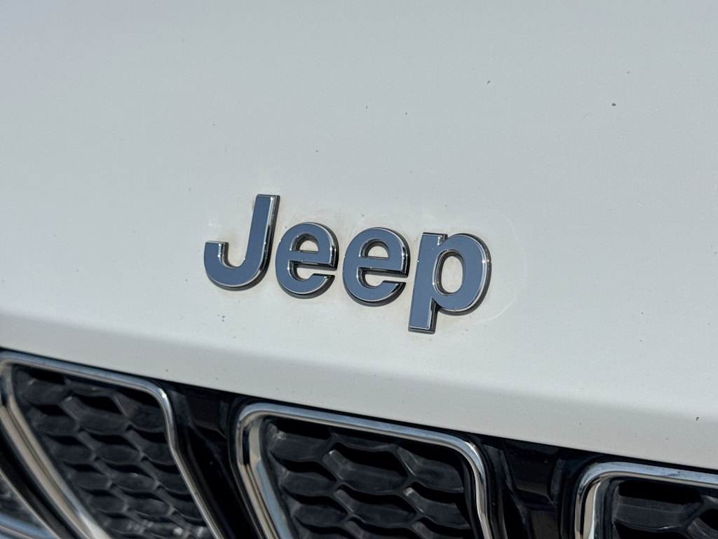 Thumbnail: 2022 Jeep Grand Cherokee - 7