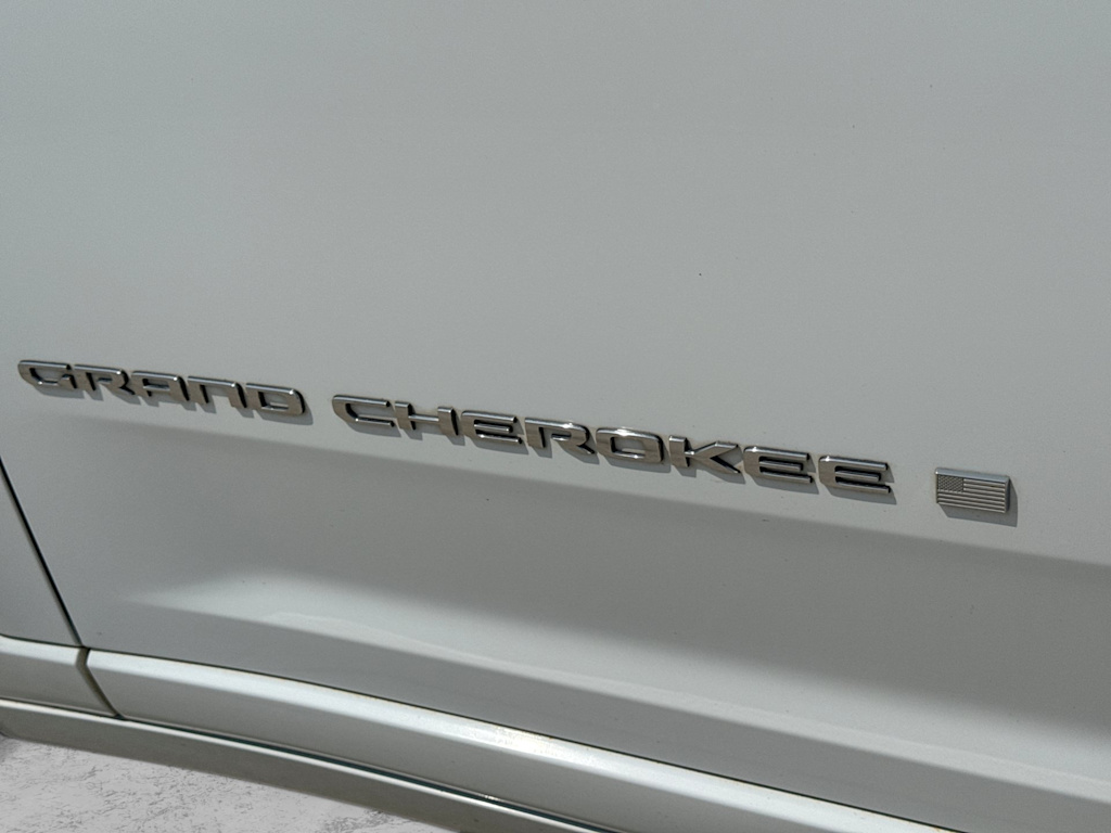 Thumbnail: 2022 Jeep Grand Cherokee - 24