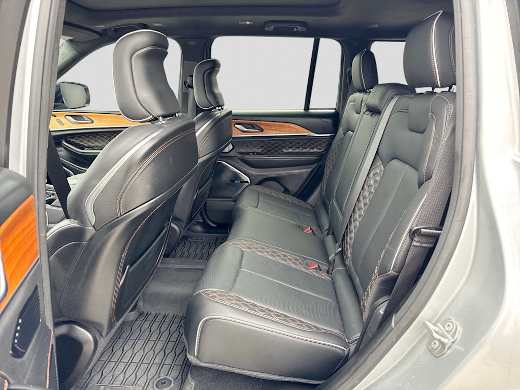 Thumbnail: 2023 Jeep Grand Cherokee - 10