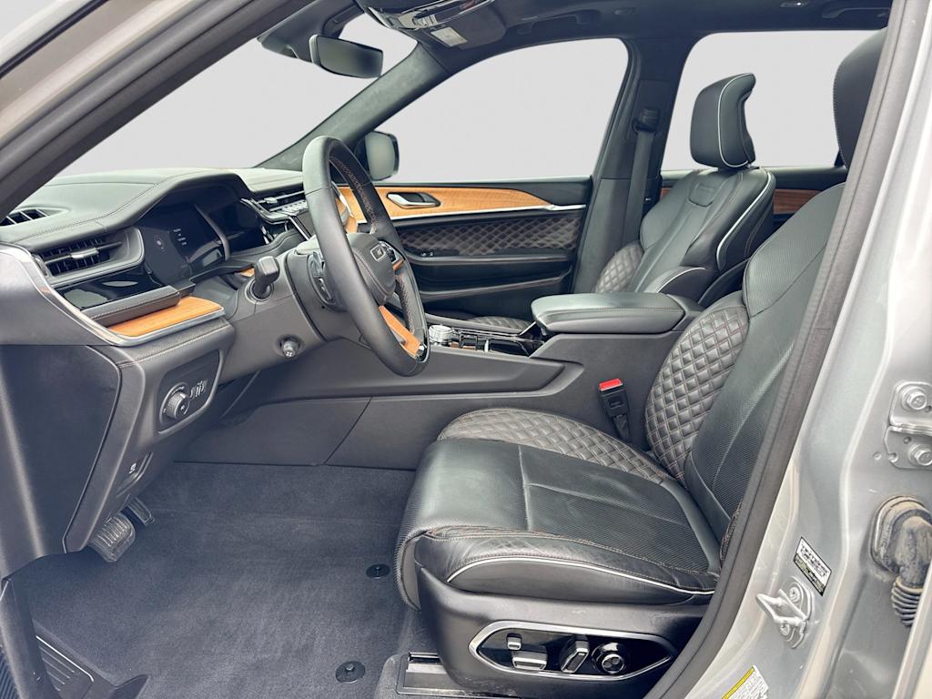Thumbnail: 2023 Jeep Grand Cherokee - 8