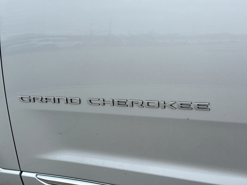 Thumbnail: 2023 Jeep Grand Cherokee - 20