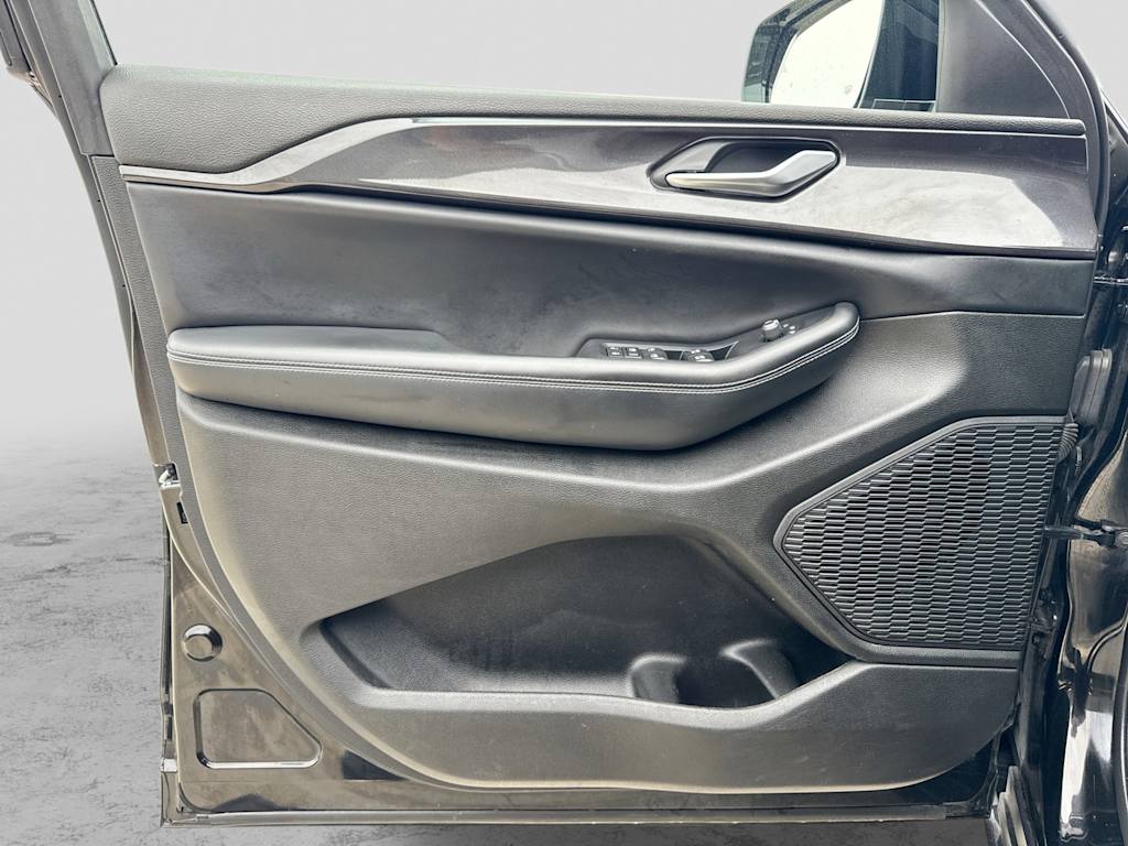 Thumbnail: 2023 Jeep Grand Cherokee L - 35
