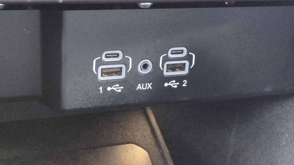 Thumbnail: 2023 Jeep Wagoneer - 32