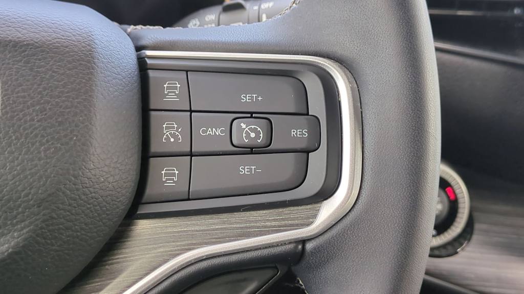 Thumbnail: 2023 Jeep Wagoneer - 26