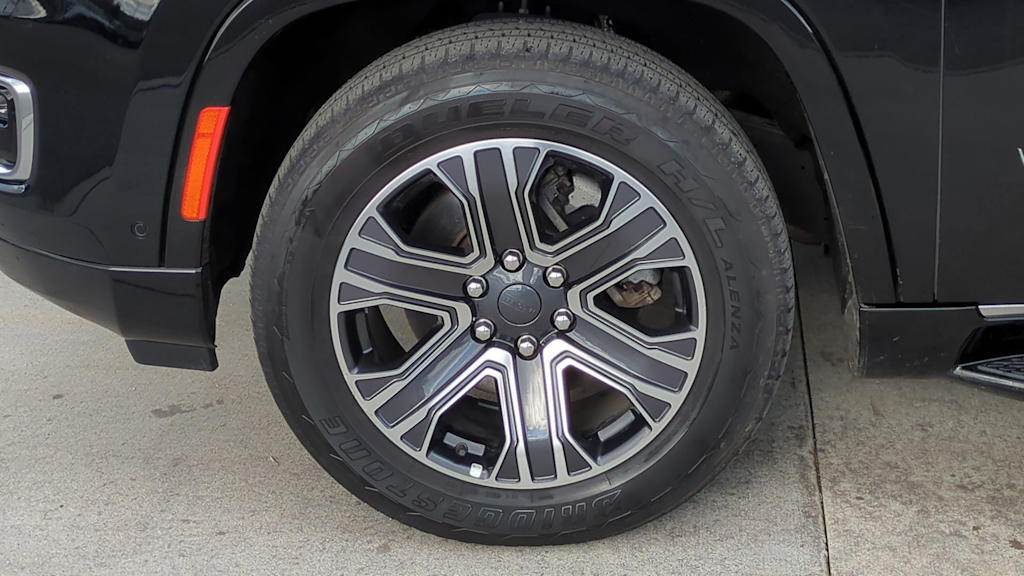 Thumbnail: 2023 Jeep Wagoneer - 8