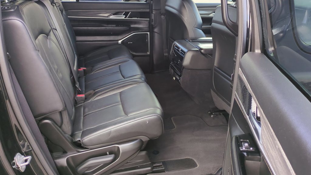 Thumbnail: 2023 Jeep Wagoneer - 23