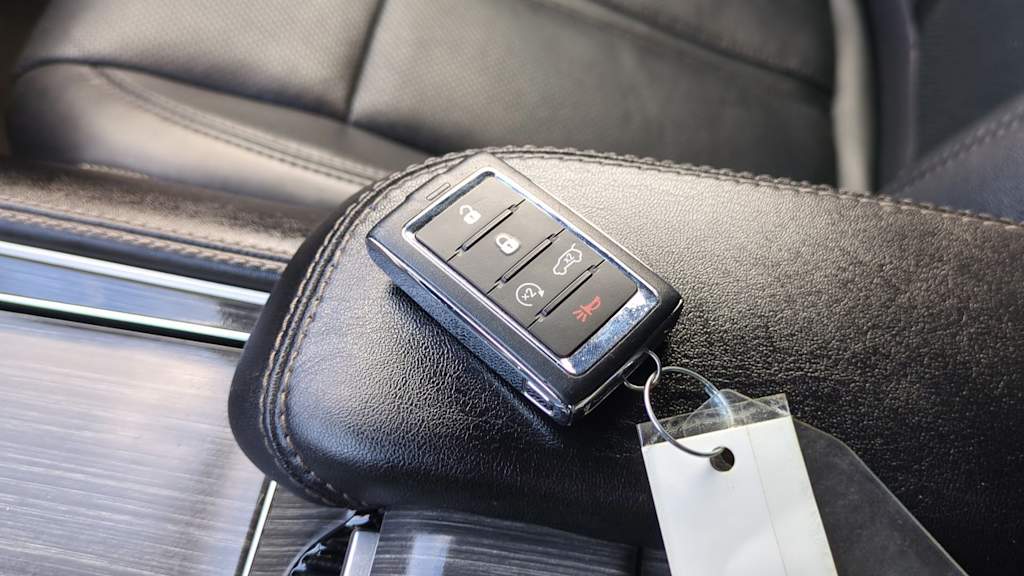 Thumbnail: 2023 Jeep Wagoneer - 17