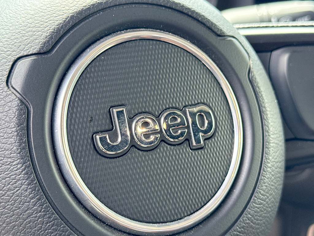 Thumbnail: 2025 Jeep Gladiator - 21