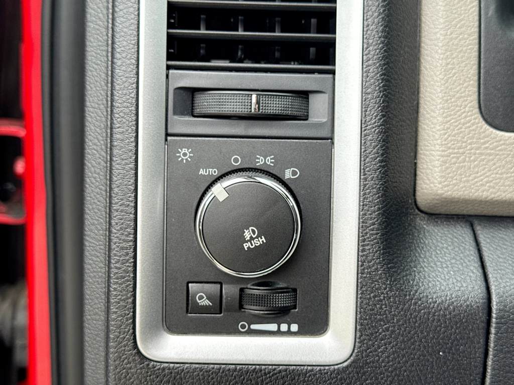Thumbnail: 2011 RAM 1500 - 31