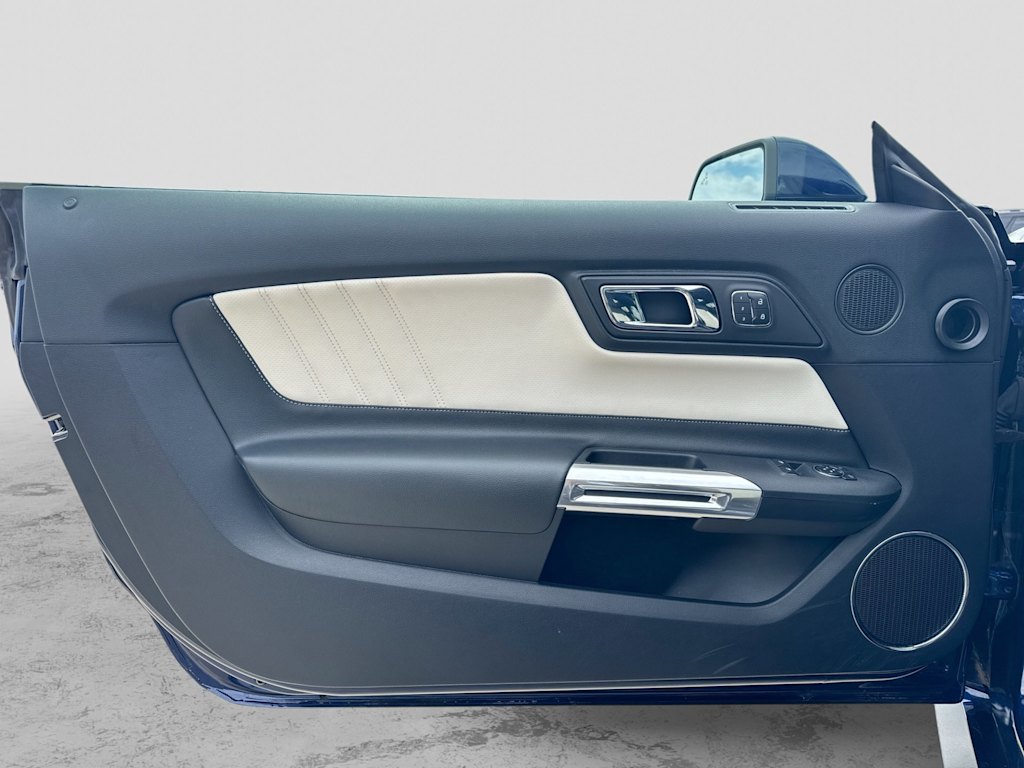 Thumbnail: 2015 Ford Mustang - 32