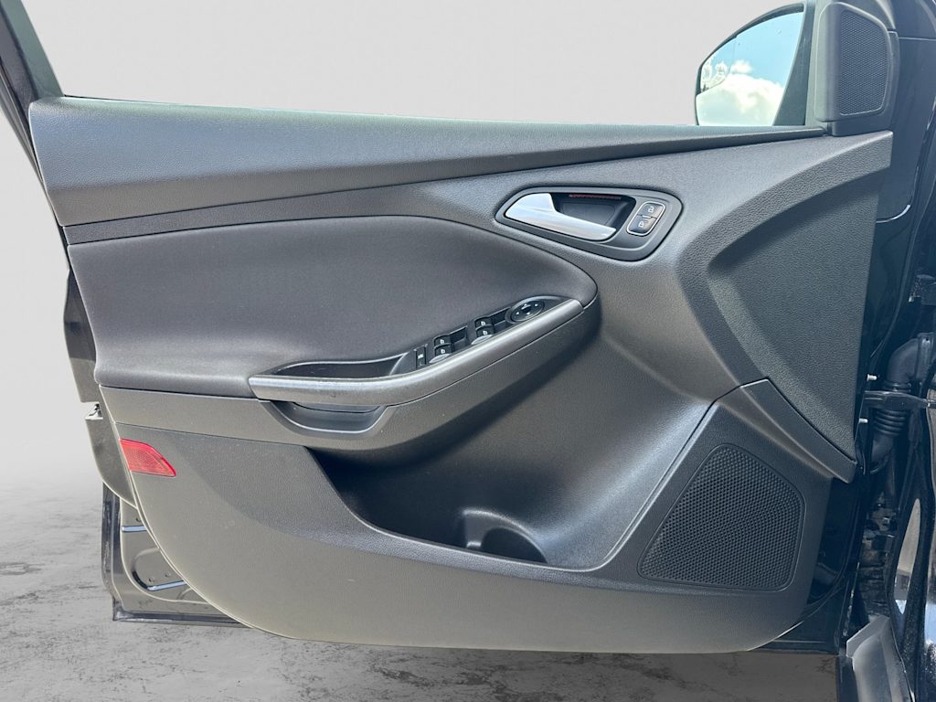 Thumbnail: 2016 Ford Focus - 33