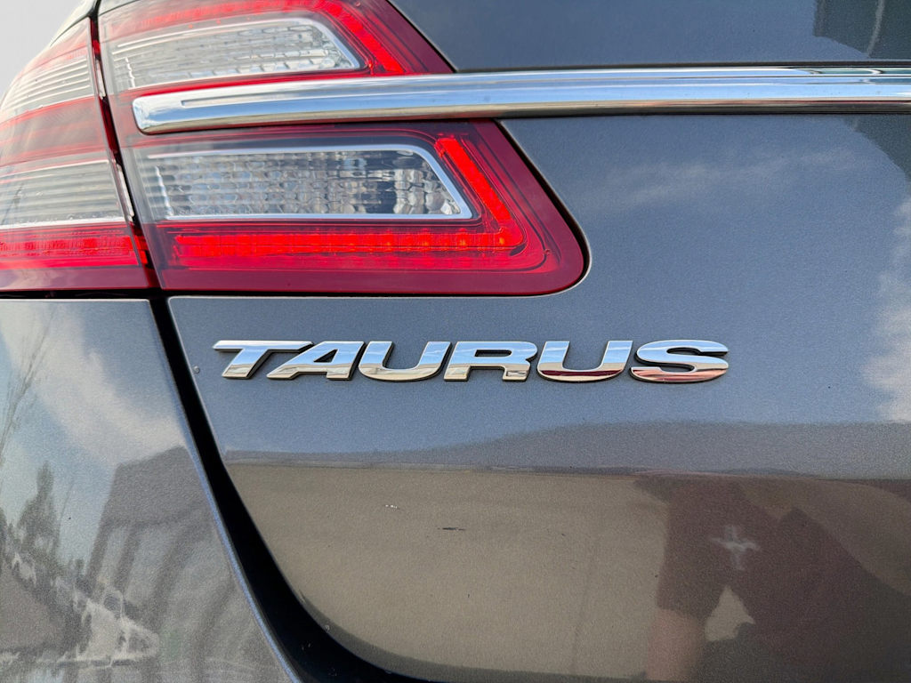Thumbnail: 2015 Ford Taurus - 23