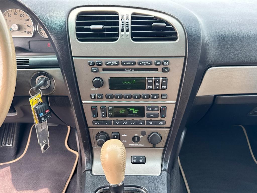 Thumbnail: 2005 Ford Thunderbird - 24