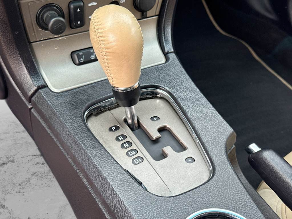 Thumbnail: 2005 Ford Thunderbird - 28