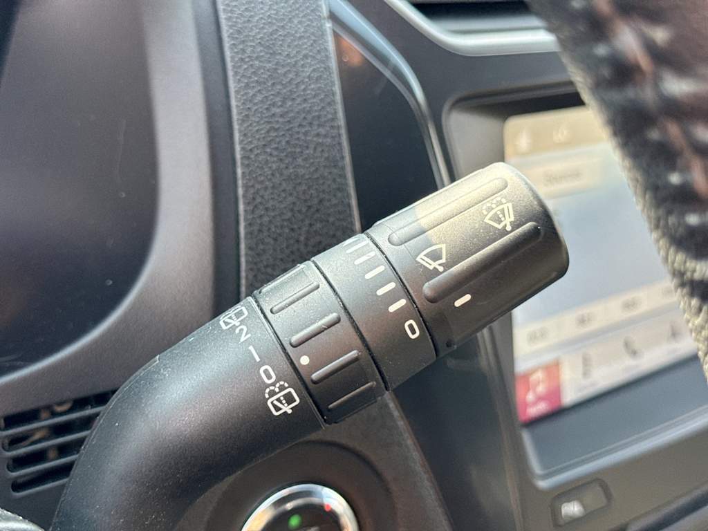 Thumbnail: 2018 Ford Explorer - 31