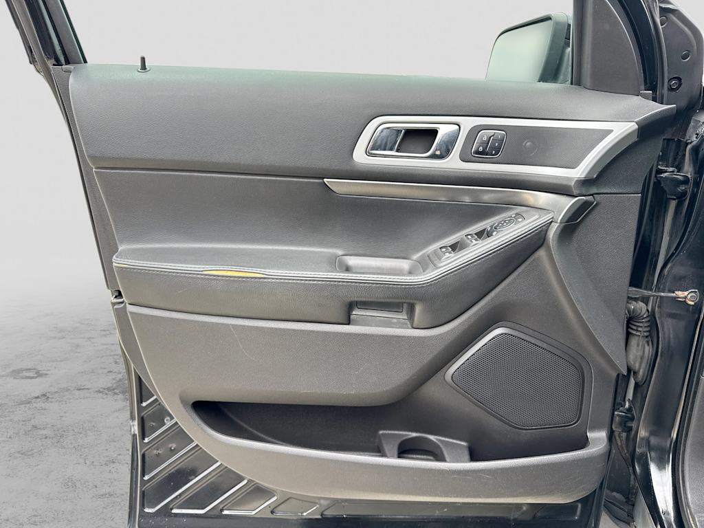 Thumbnail: 2015 Ford Explorer - 34