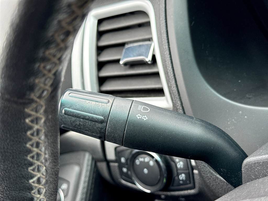 Thumbnail: 2015 Ford Explorer - 32