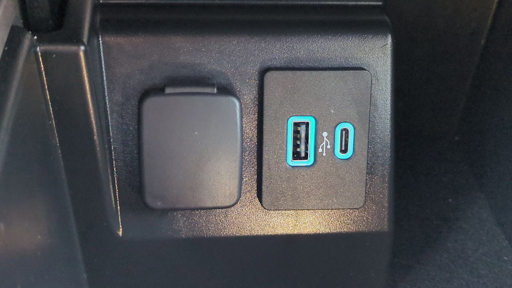 Thumbnail: 2023 Ford Explorer - 34