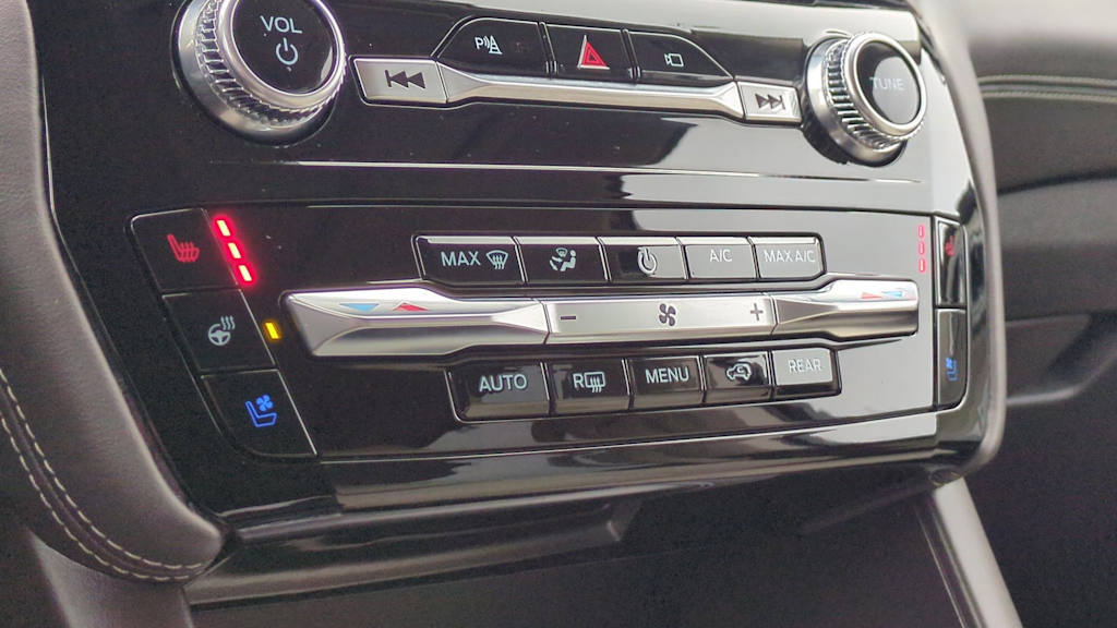 Thumbnail: 2023 Ford Explorer - 32