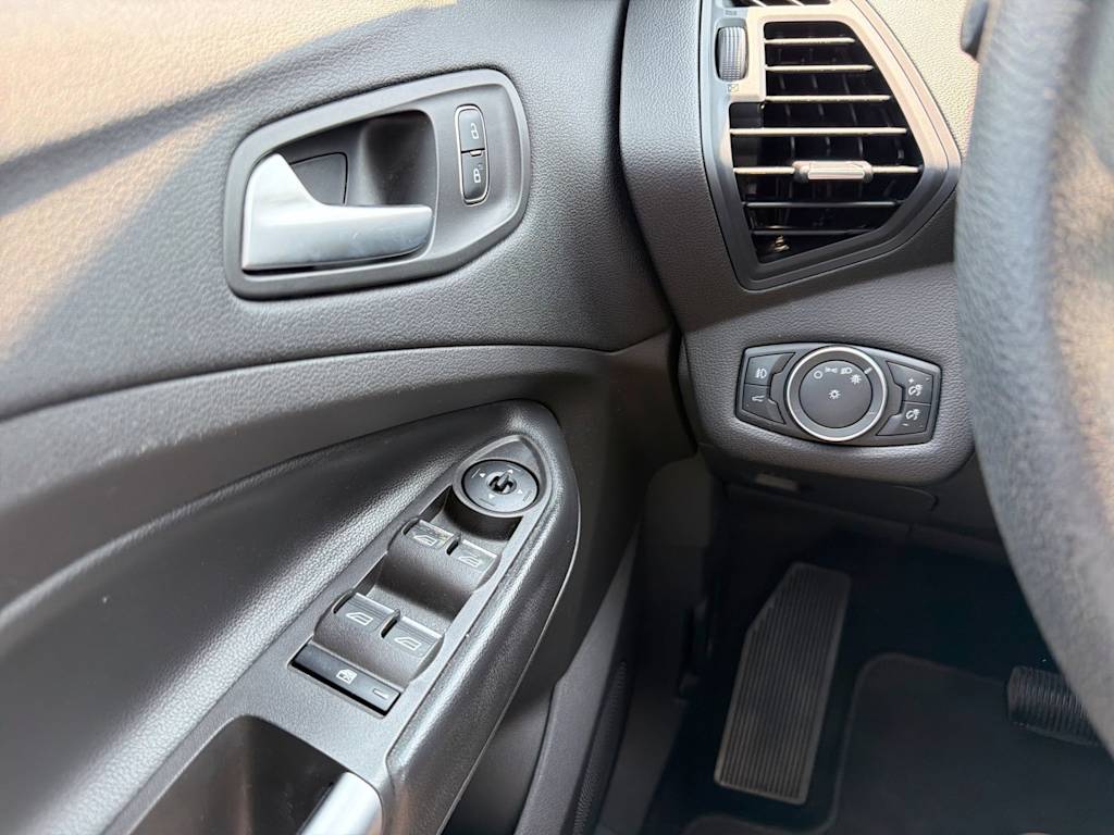 Thumbnail: 2019 Ford Escape - 24