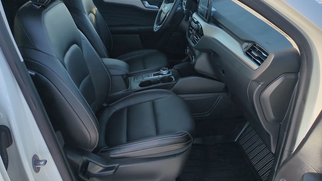 Thumbnail: 2022 Ford Escape - 25