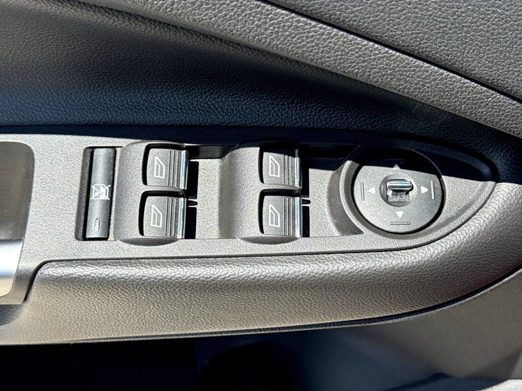 Thumbnail: 2016 Ford Escape - 26
