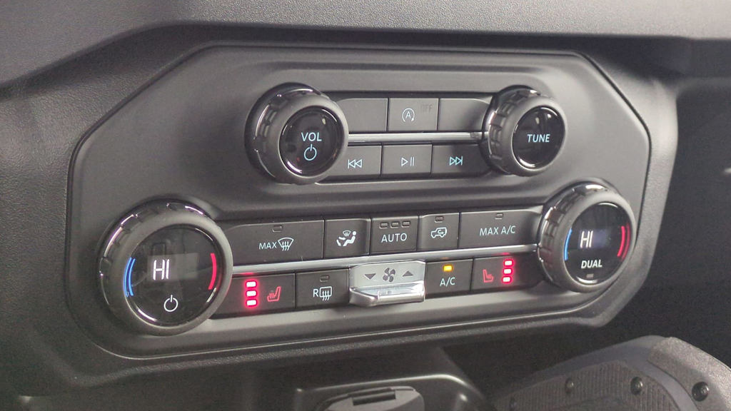 Thumbnail: 2025 Ford Bronco - 32