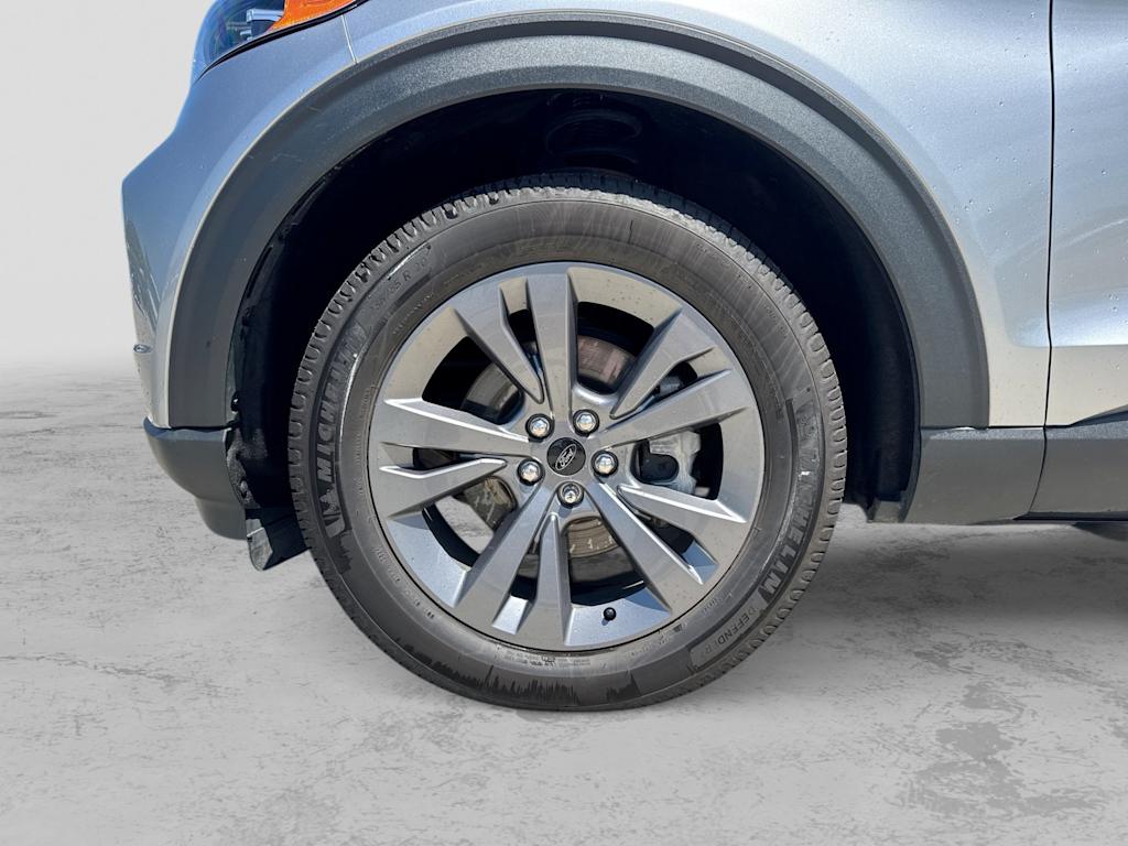 Thumbnail: 2022 Ford Explorer - 8