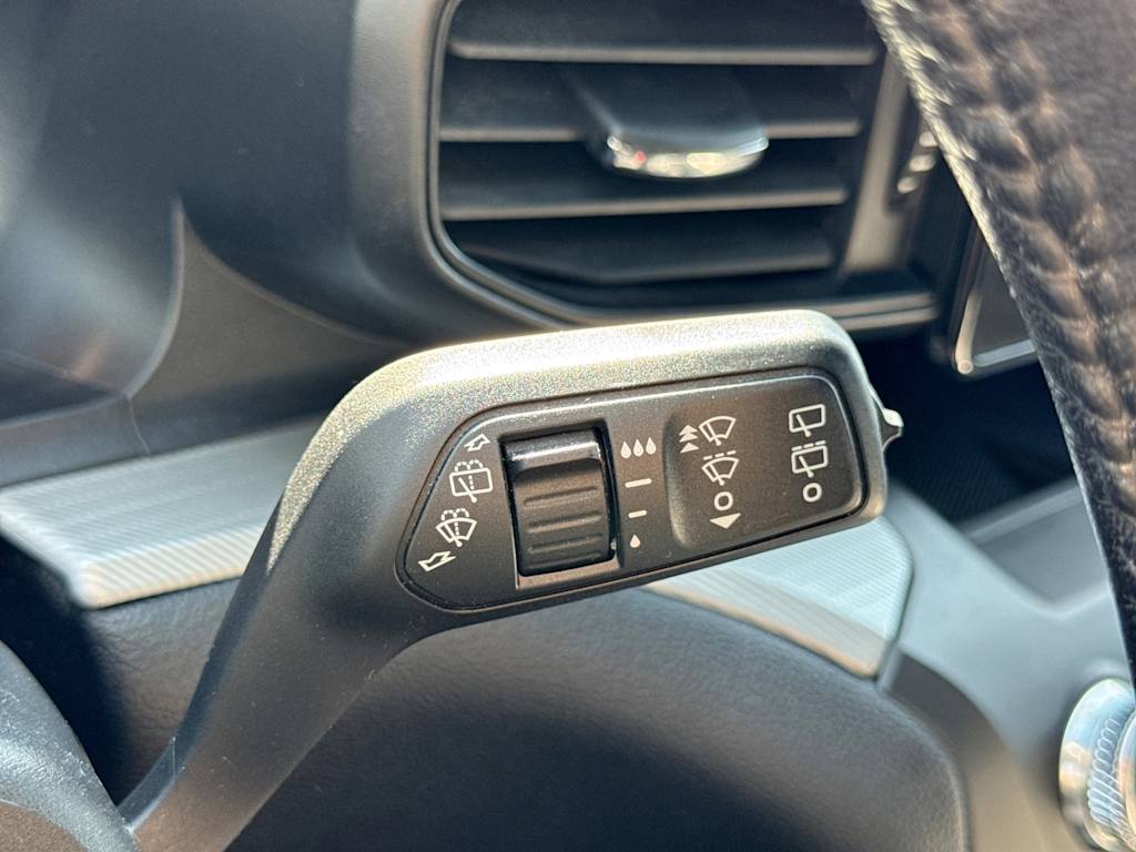 Thumbnail: 2020 Ford Explorer - 31