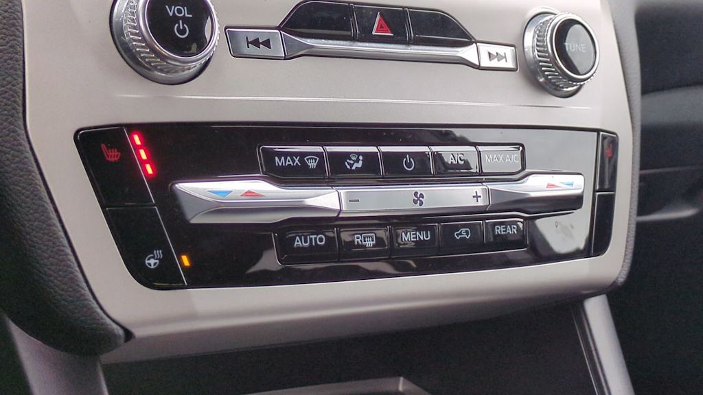 Thumbnail: 2023 Ford Explorer - 32