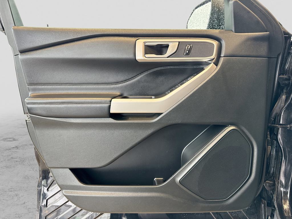 Thumbnail: 2023 Ford Explorer - 32