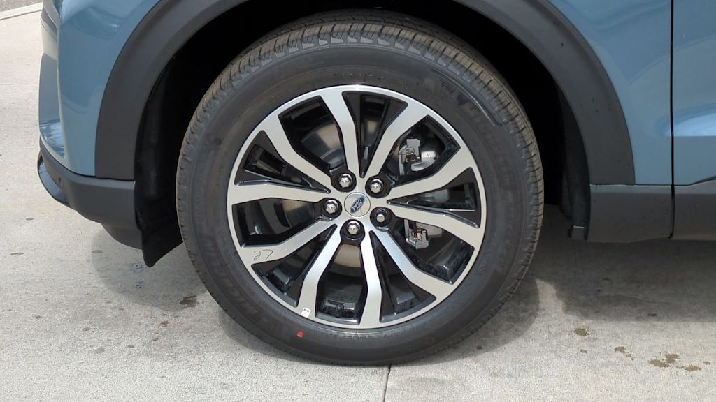 Thumbnail: 2025 Ford Explorer - 8