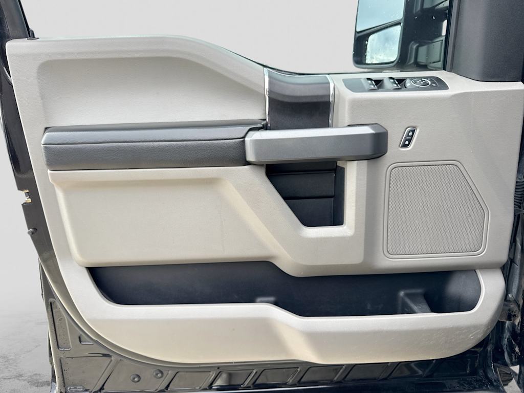 Thumbnail: 2017 Ford F-150 - 32