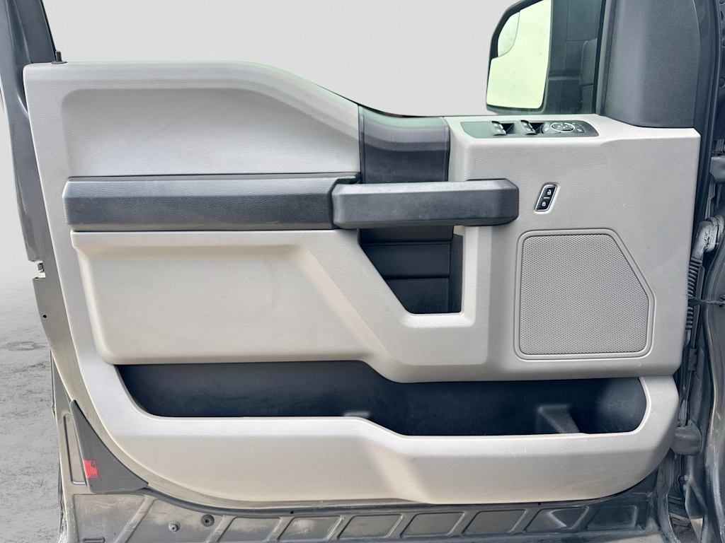 Thumbnail: 2016 Ford F-150 - 32