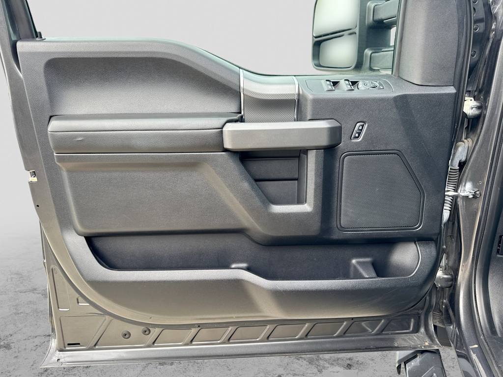 Thumbnail: 2016 Ford F-150 - 32