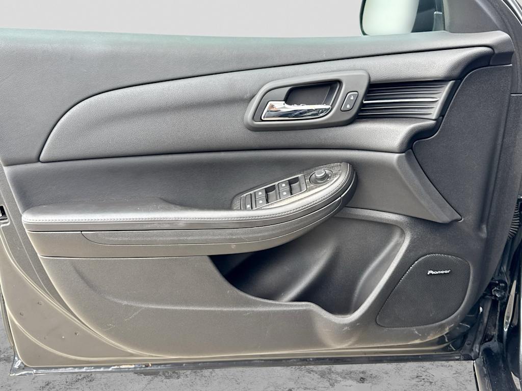 Thumbnail: 2015 Chevrolet Malibu - 32