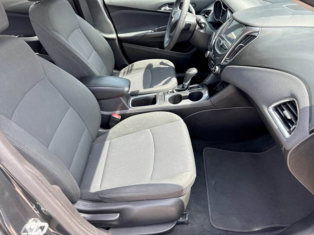 Thumbnail: 2018 Chevrolet Cruze - 11