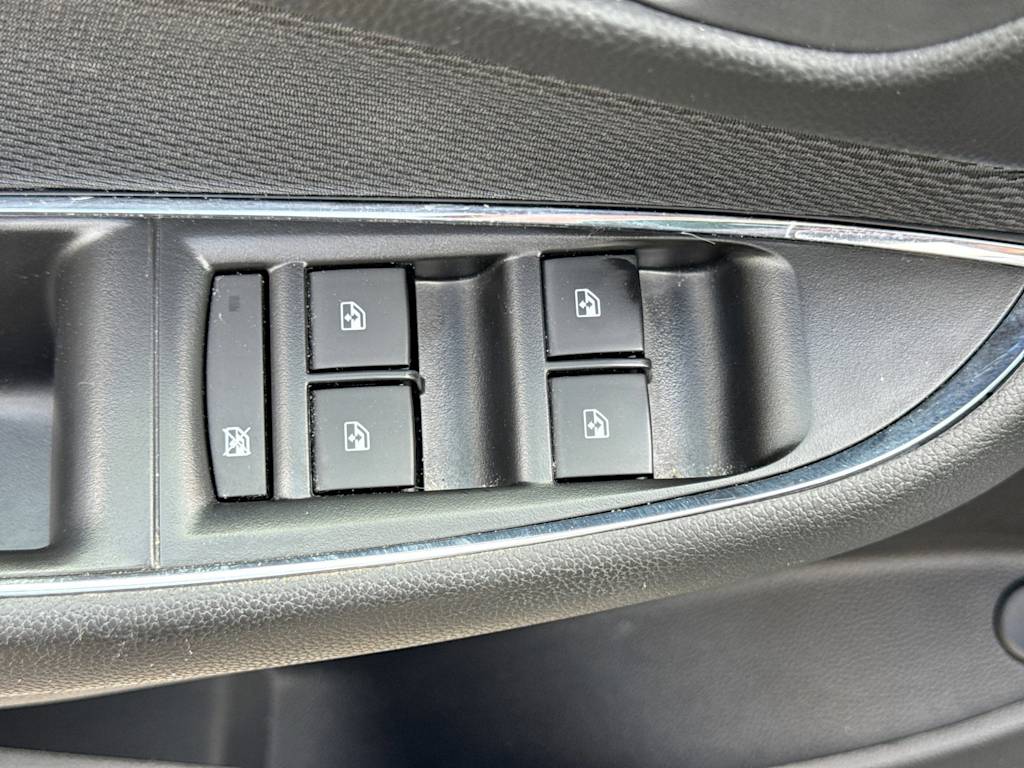Thumbnail: 2018 Chevrolet Cruze - 25