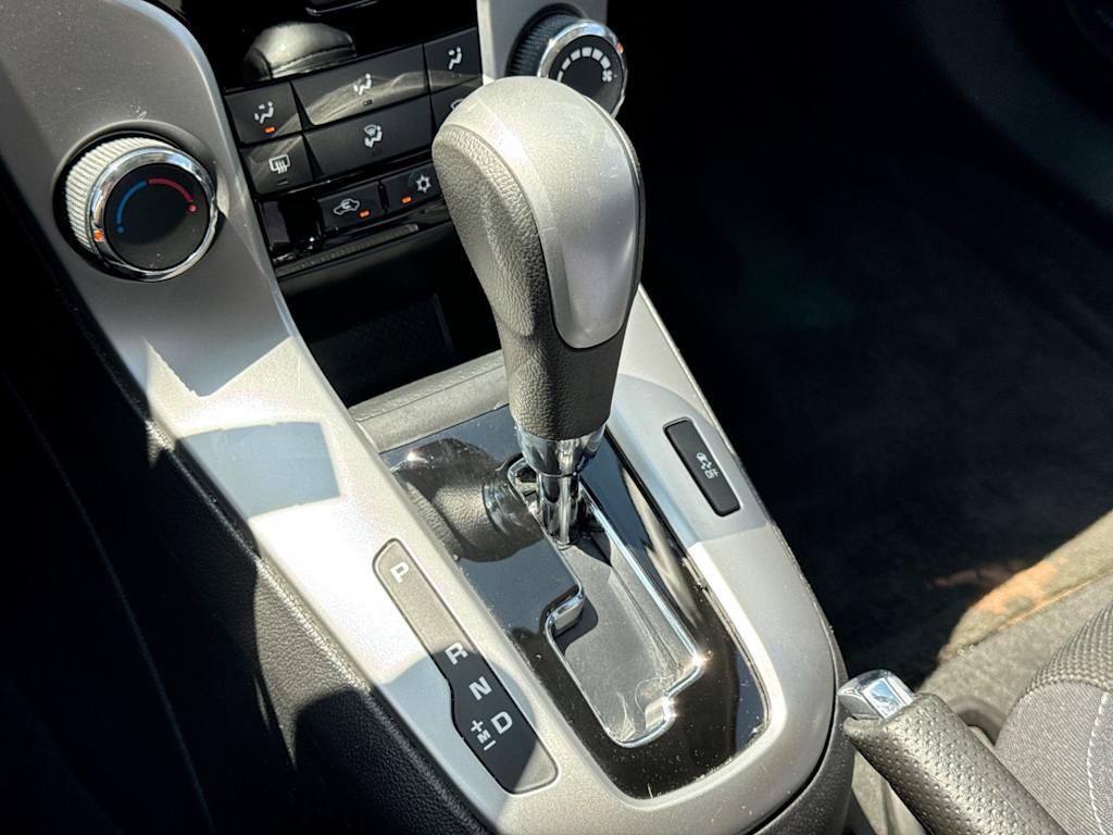 Thumbnail: 2015 Chevrolet Cruze - 32
