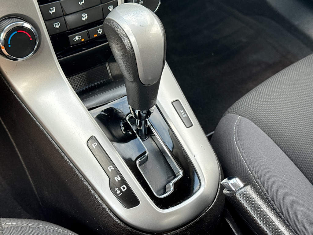 Thumbnail: 2016 Chevrolet Cruze - 16