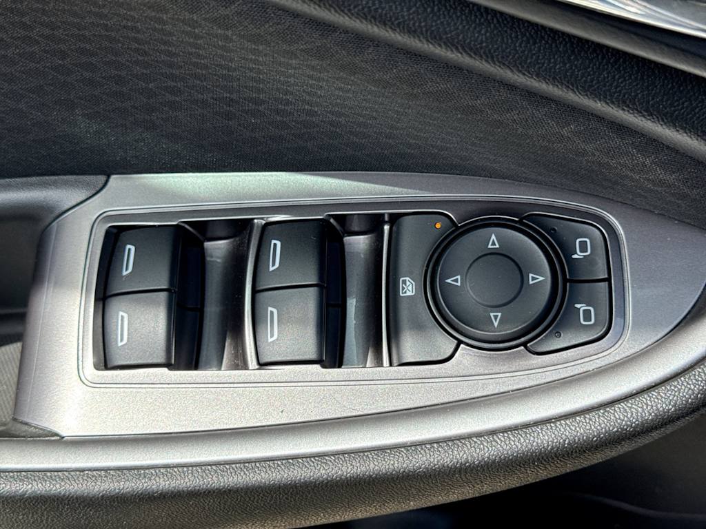 Thumbnail: 2019 Chevrolet Malibu - 25