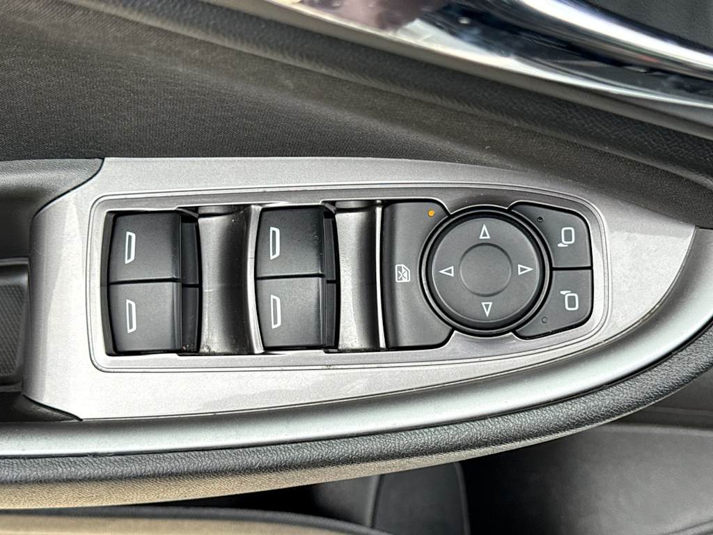 Thumbnail: 2019 Chevrolet Malibu - 25