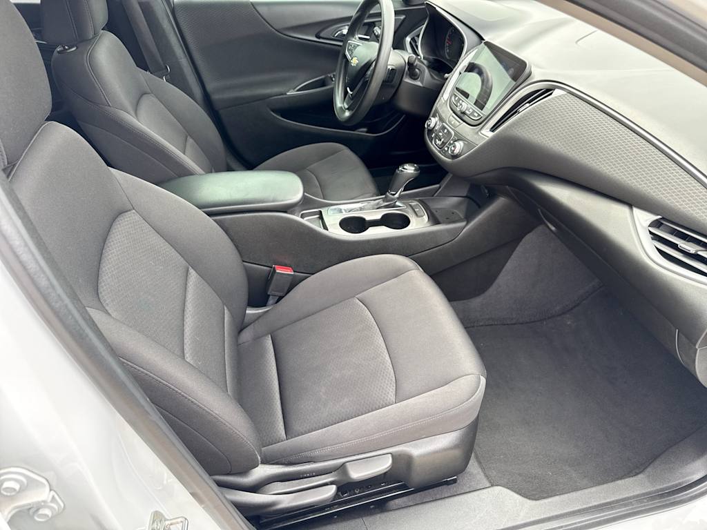 Thumbnail: 2019 Chevrolet Malibu - 11