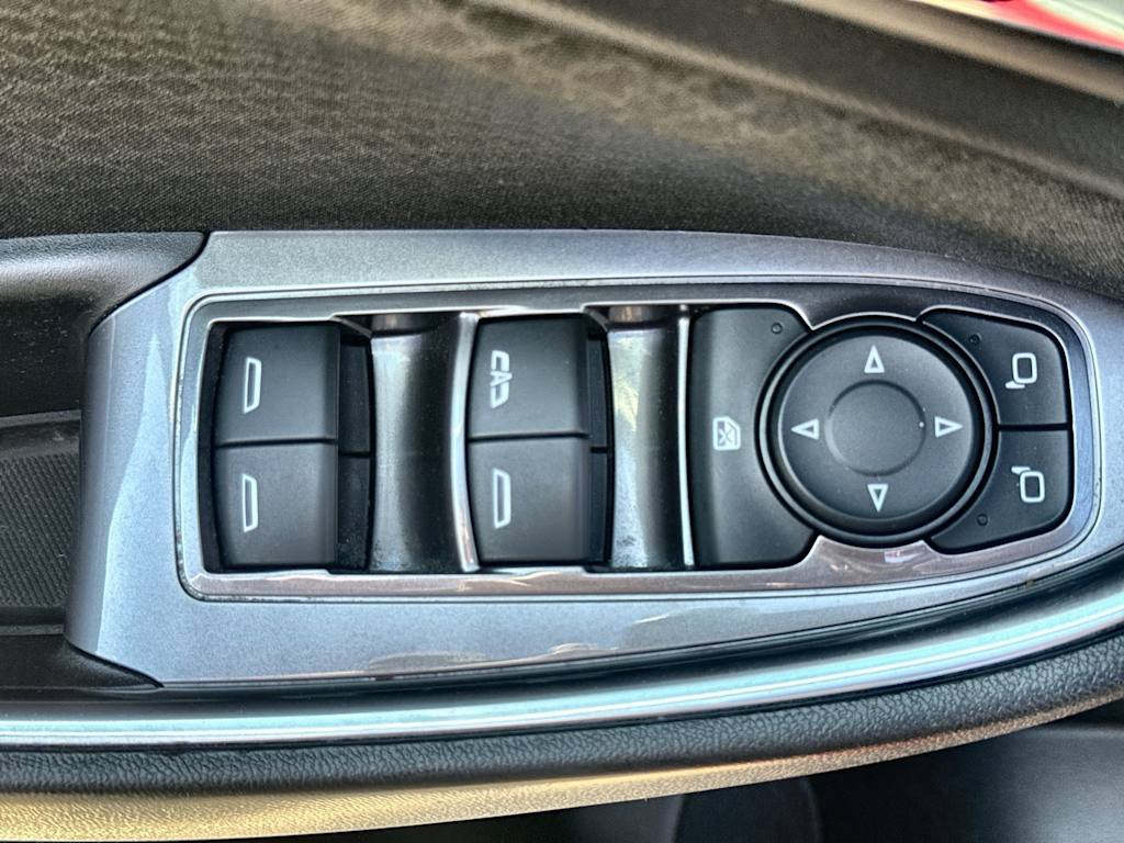Thumbnail: 2018 Chevrolet Malibu - 24