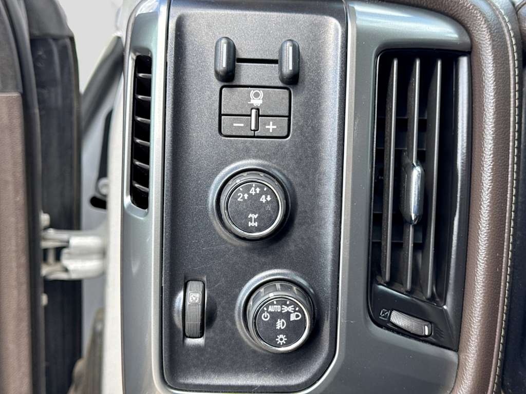 Thumbnail: 2015 Chevrolet Silverado 2500 - 29